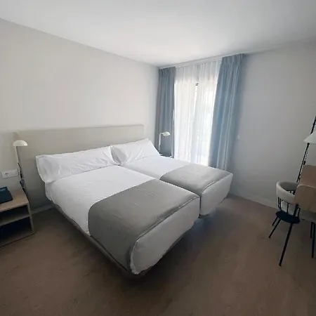 H4 3 Superior 酒店 3*