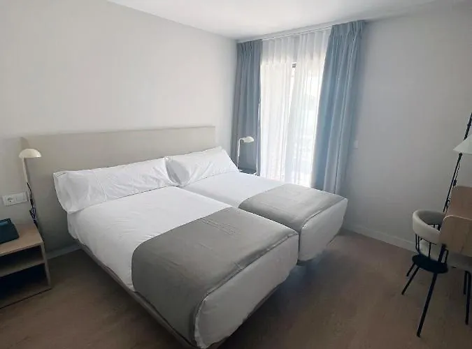 H4 3 Superior Hotel 3*